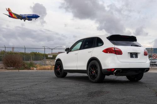 Mantra Wheels for Porsche Cayenne White Knighthawk Gloss Black