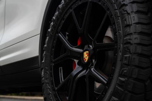 Mantra Wheels for Porsche Cayenne White Knighthawk Gloss Black