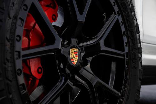 Mantra Wheels for Porsche Cayenne White Knighthawk Gloss Black